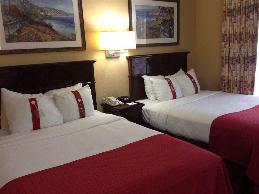 Red Roof Inn Plus & Suites Tampa Exteriör bild