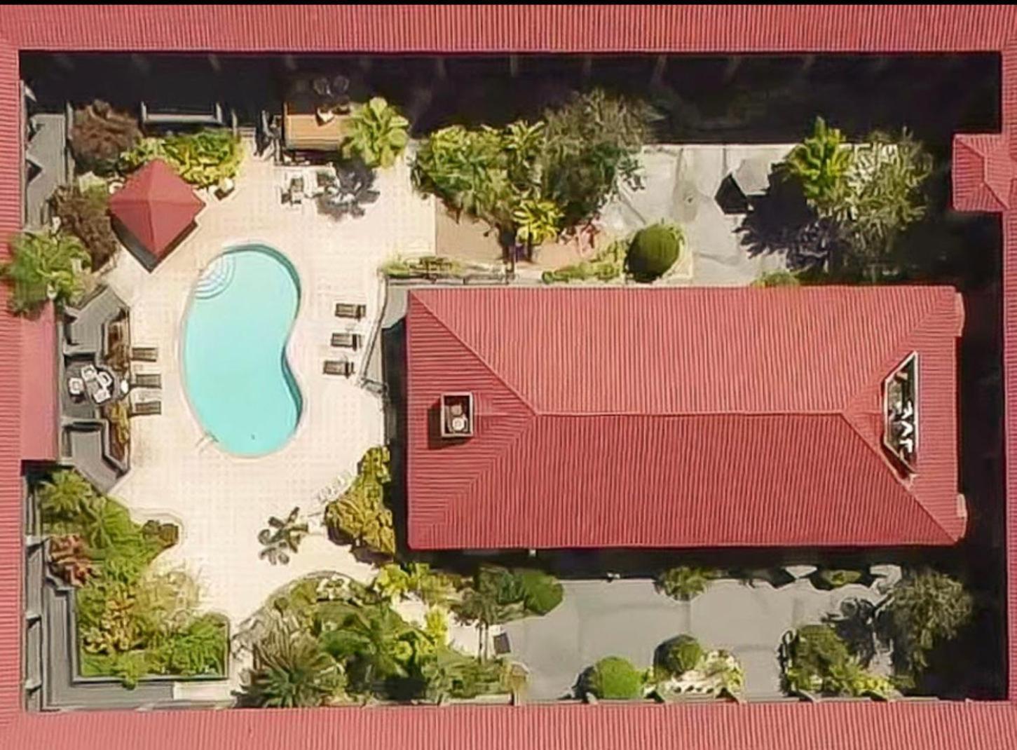 Red Roof Inn Plus & Suites Tampa Exteriör bild