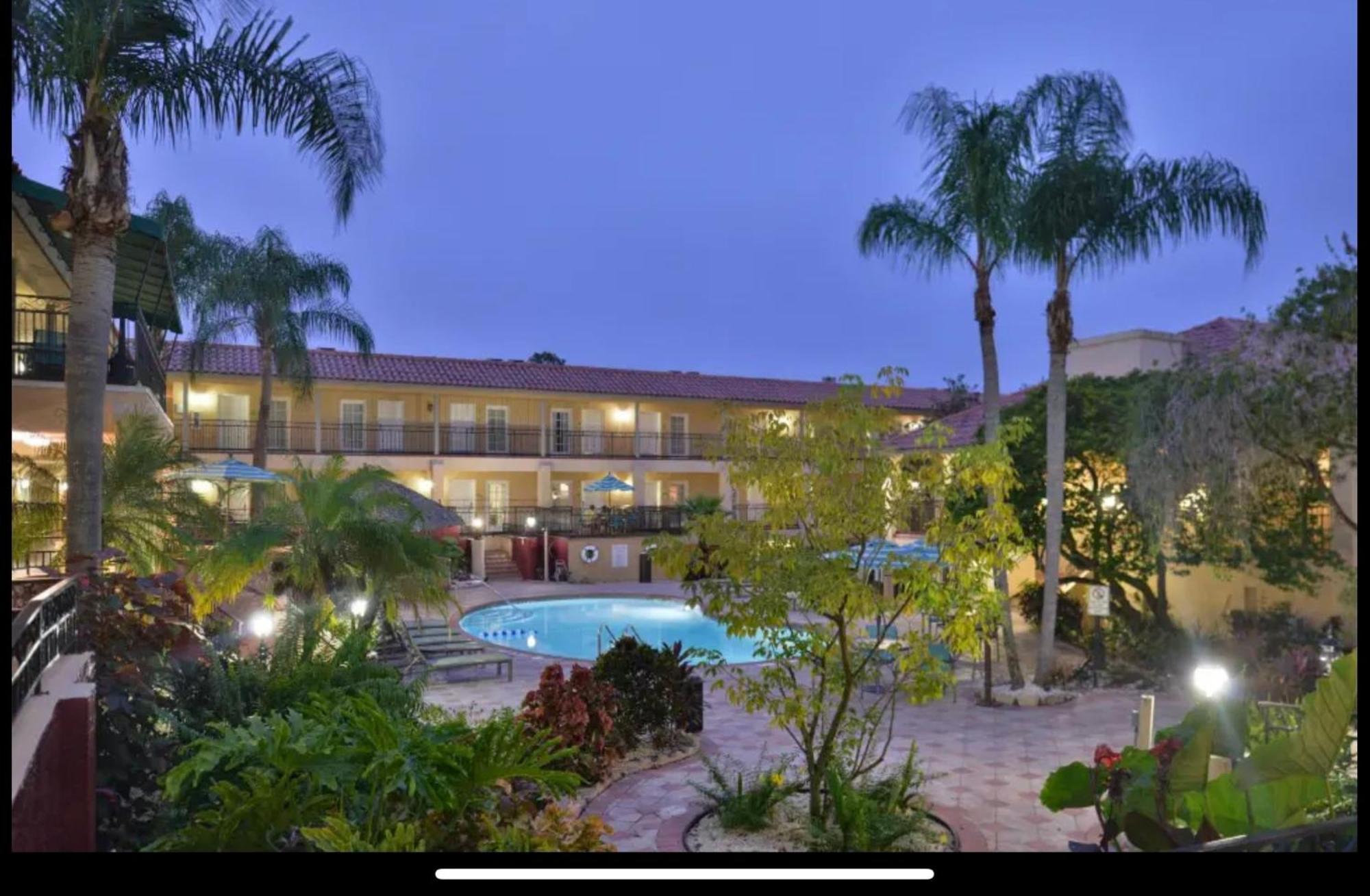 Red Roof Inn Plus & Suites Tampa Exteriör bild