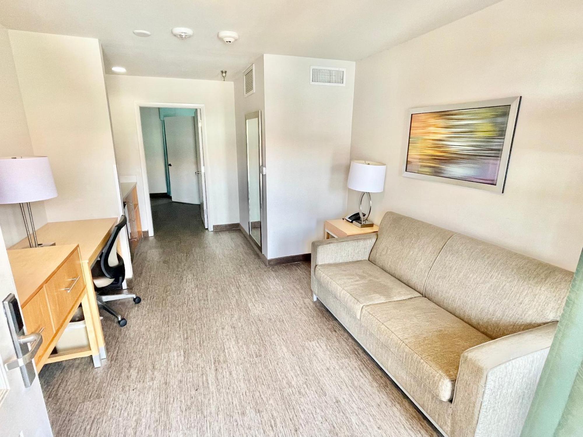 Red Roof Inn Plus & Suites Tampa Rum bild
