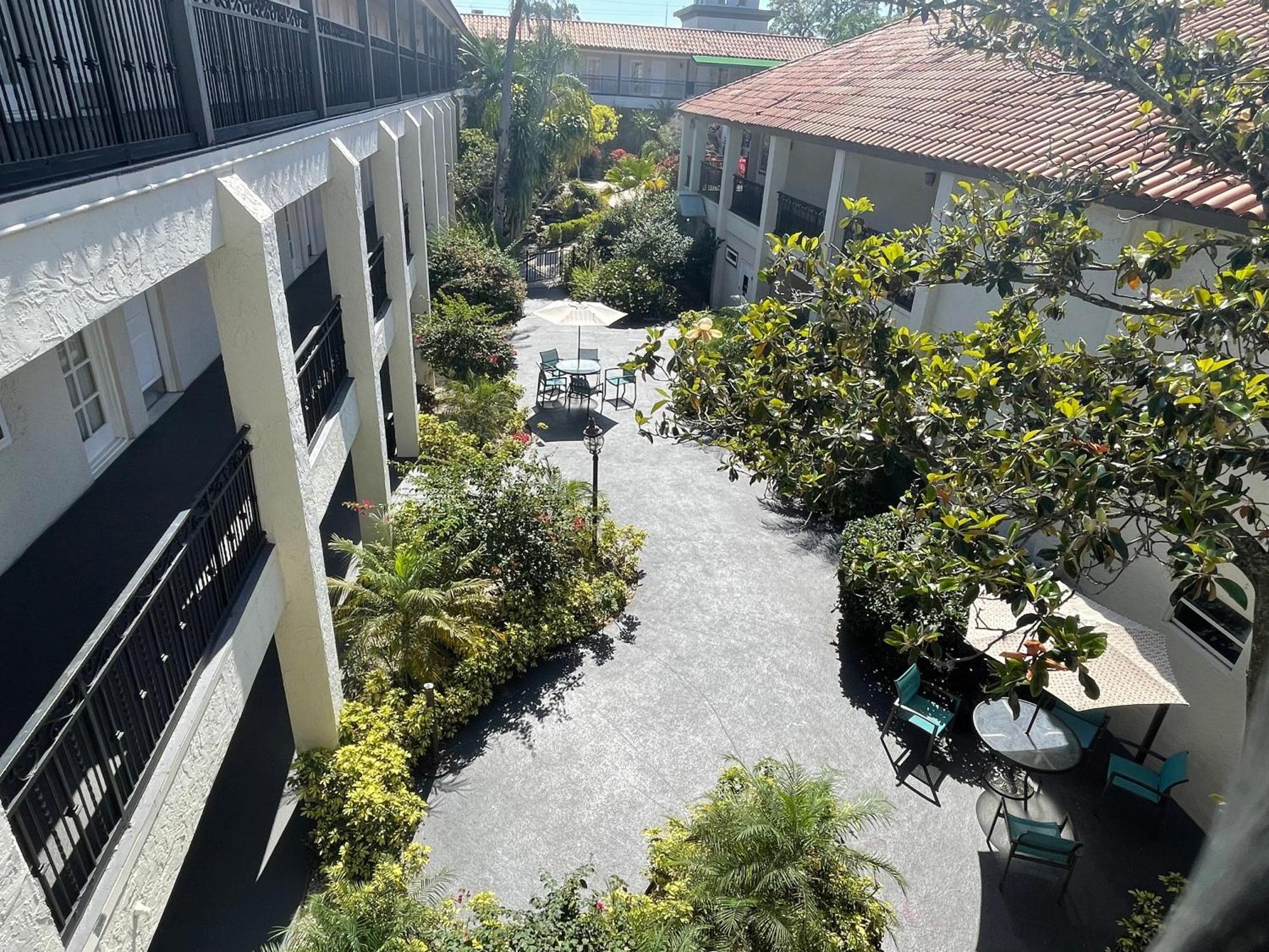 Red Roof Inn Plus & Suites Tampa Exteriör bild