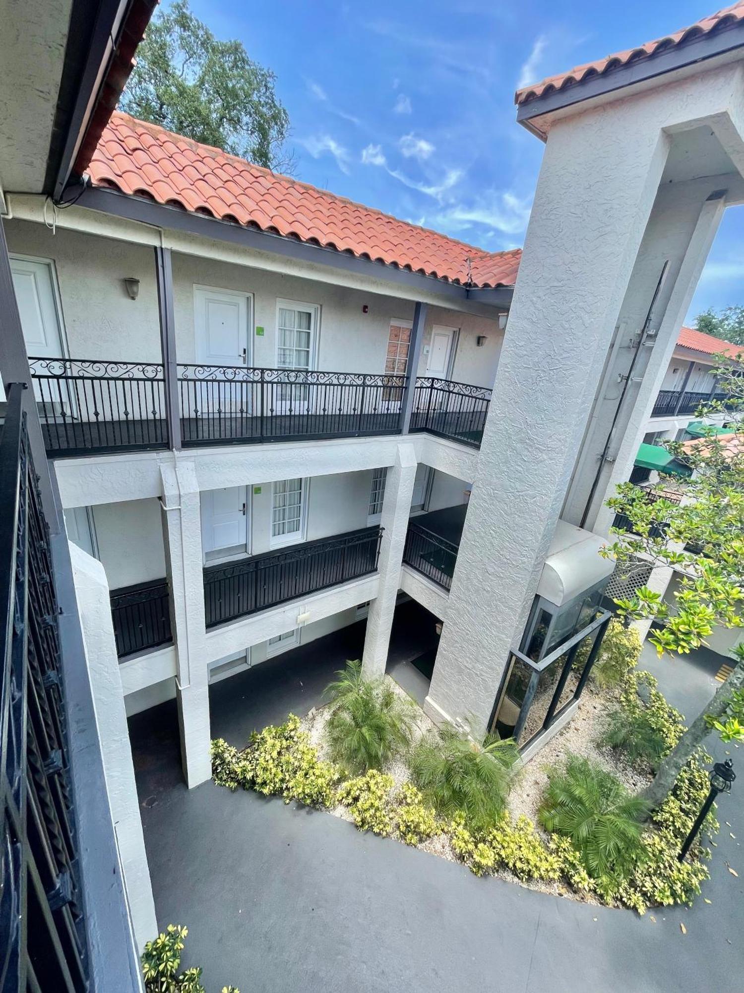 Red Roof Inn Plus & Suites Tampa Exteriör bild