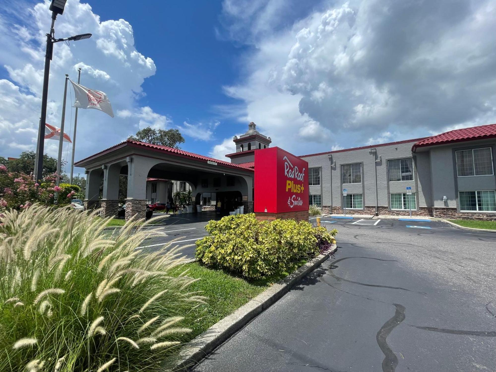 Red Roof Inn Plus & Suites Tampa Exteriör bild