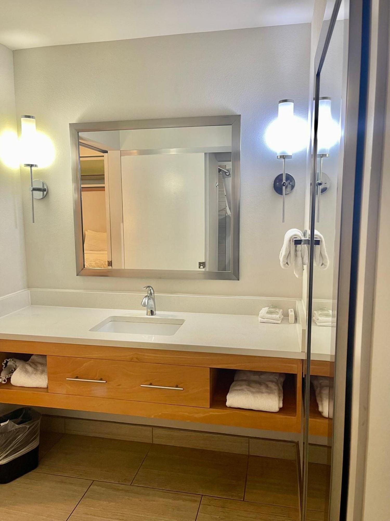 Red Roof Inn Plus & Suites Tampa Rum bild