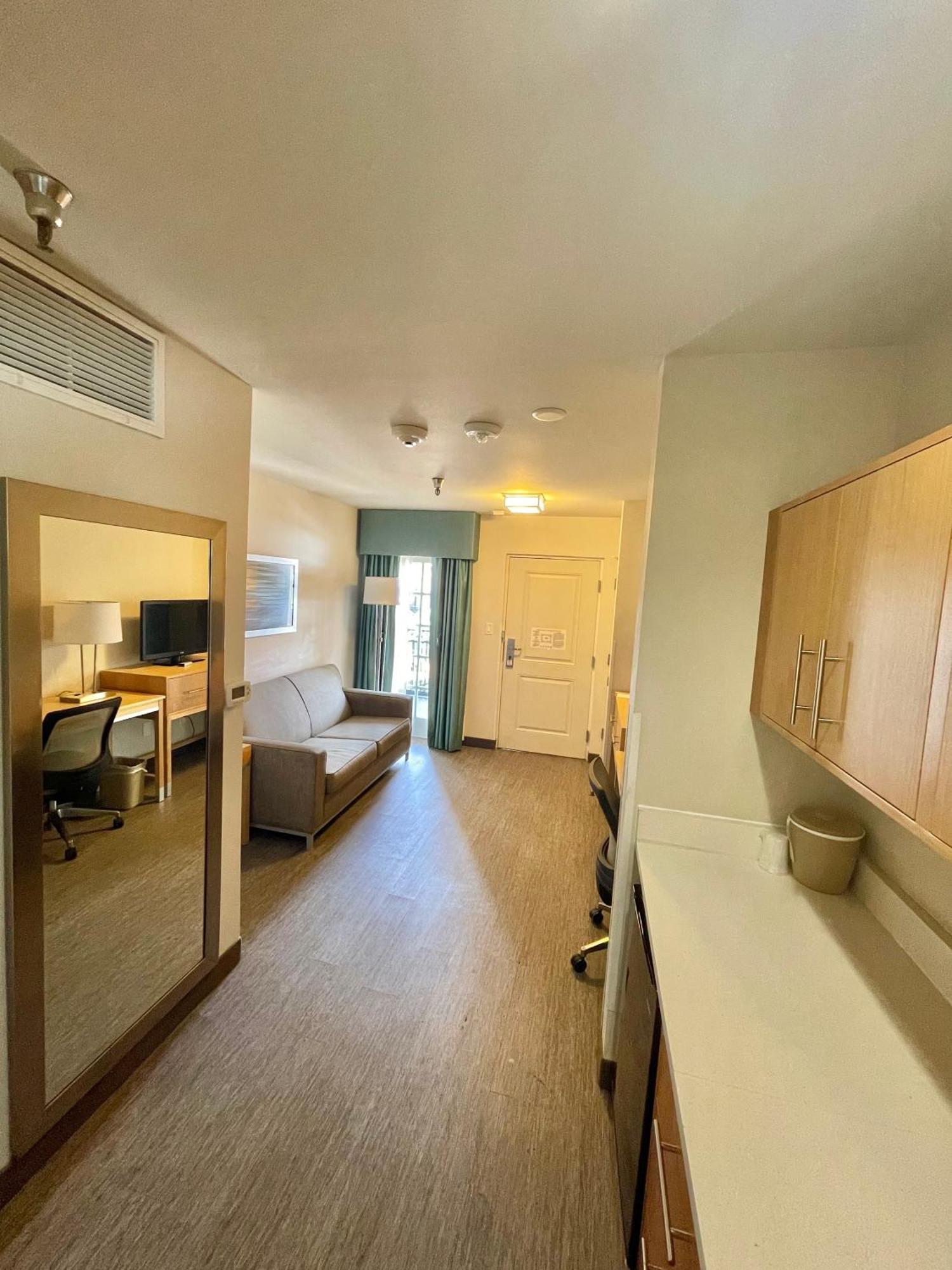 Red Roof Inn Plus & Suites Tampa Rum bild