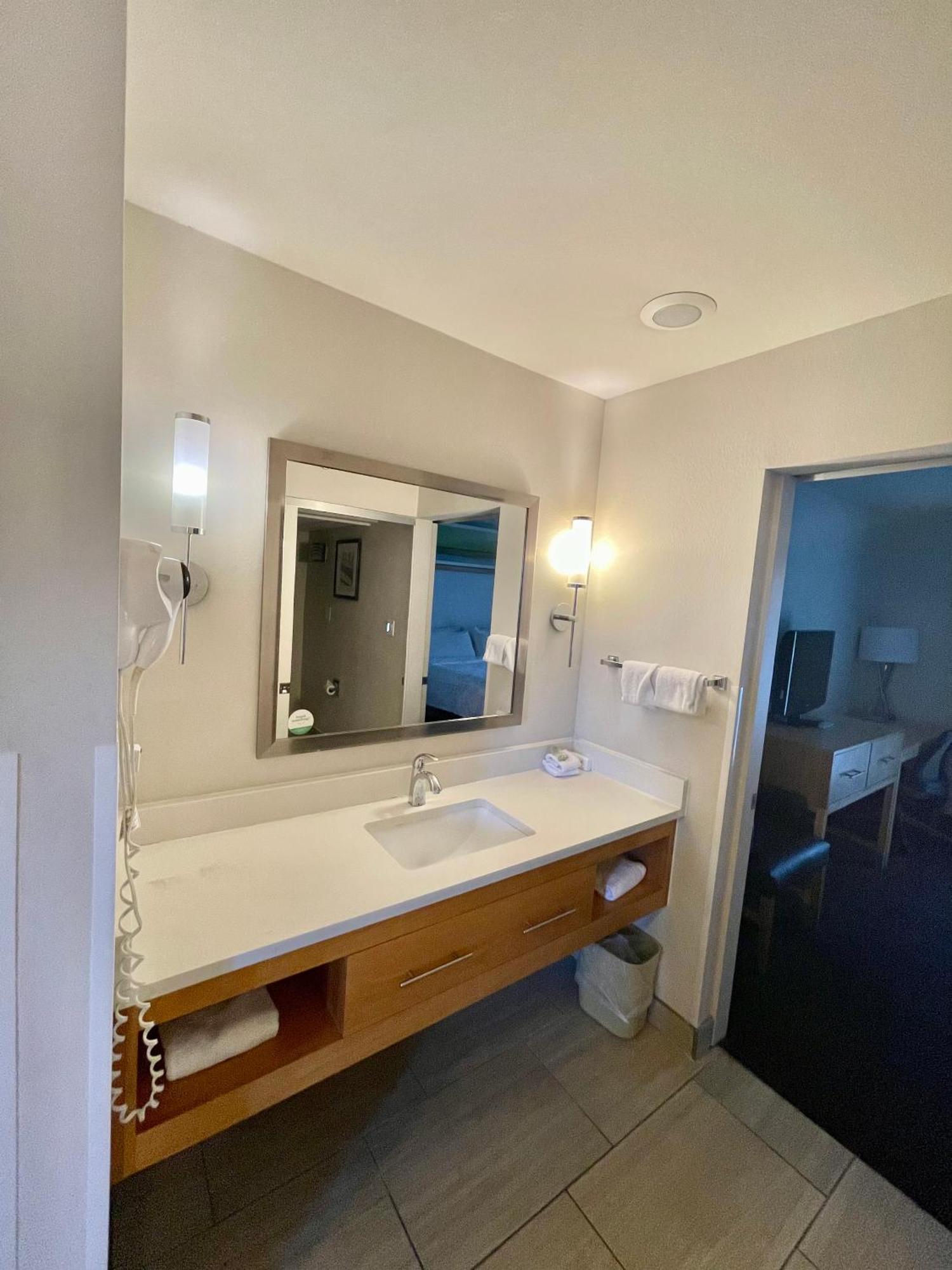 Red Roof Inn Plus & Suites Tampa Rum bild