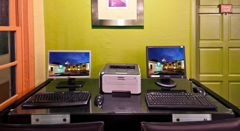 Red Roof Inn Plus & Suites Tampa Bekvämligheter bild